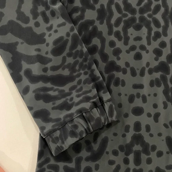 Lululemon button up animal print shirt - Picture 5 of 11